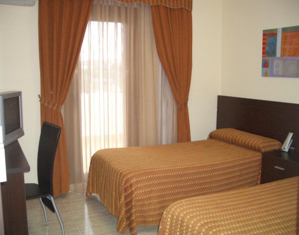Hotel Pique Gandesa Quarto foto
